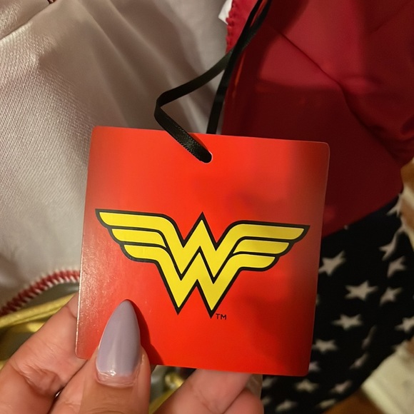 HOT TOPIC - Her Universe DC Comics Wonder Woman Swimsuit Plus Size - Picture 8 of 10